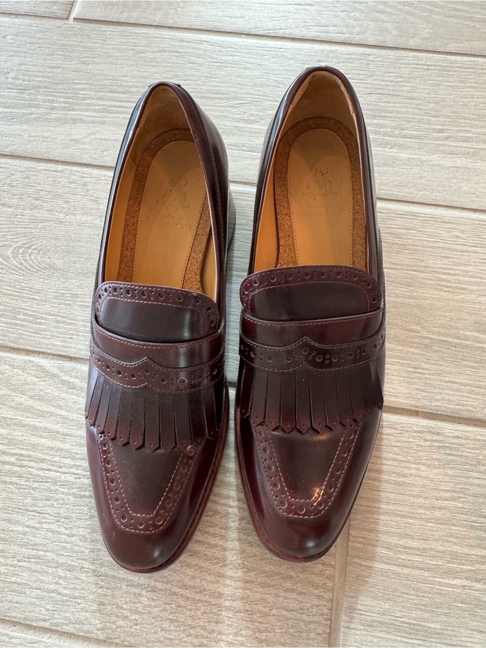 THE OFFICE OF ANGELA SCOTT Miss Juliette Loafer Pumps Burgundy Size 39 GUC - Picture 3 of 11